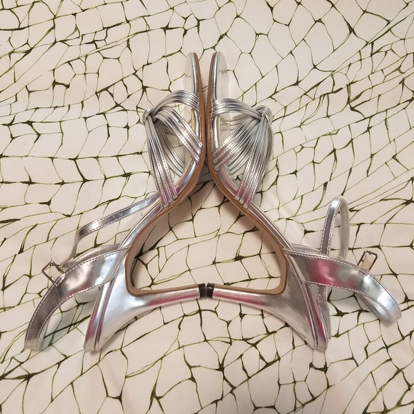 Unlisted silver heels size 10 - Picture 2 of 4